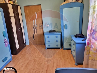 Apartament 3 camere în vilă Militari/, Roșu, curte generoasă 108