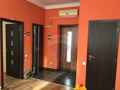 Apartament 4 camere vanzare in casă vilă Bihor, Oradea, Ultracentral