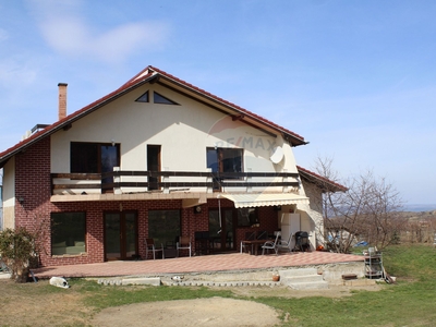 Casavila 6 camere vanzare in Cluj, Salicea