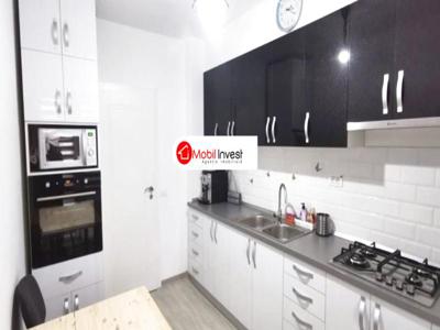 Apartament 3 camere, 2 bai, etaj 1, zona Centru