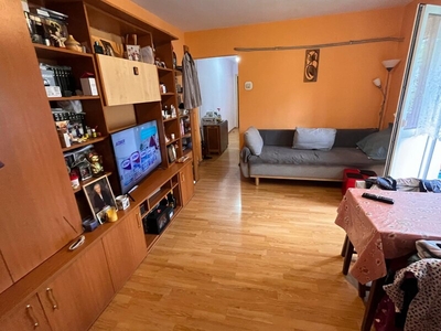 Apartament 3 camere Titan, Piata Minis Detalii proprietate: