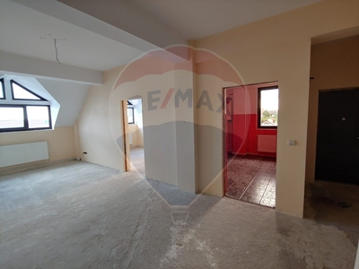 Apartament 3 camere vanzare in bloc de apartamente Suceava, Ipotesti