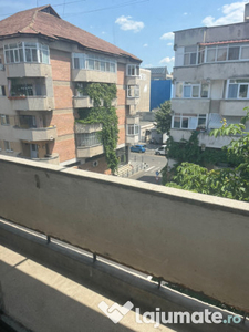 Apartament 3 camere Zăvoi boxă și garaj