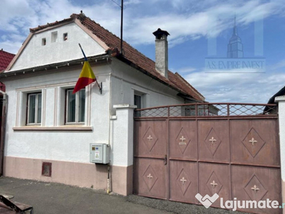 Casa singur in curte, 350 mp teren - zona Sanpetru (ID:13661