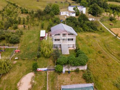 Casavila 7 camere vanzare in Hunedoara, Hateg, Nord-Vest