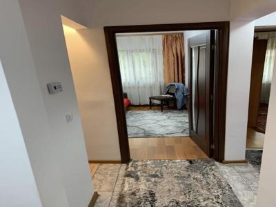 De vanzare apartament cu 3 camere, zona Bucovina. Pret 60.000