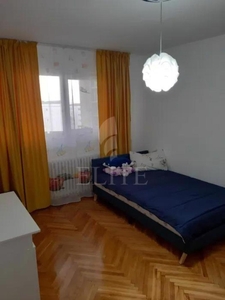 Apartament 3 camere in zona 1 Decembrie