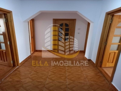 Apartament 3 camere zona Stejari