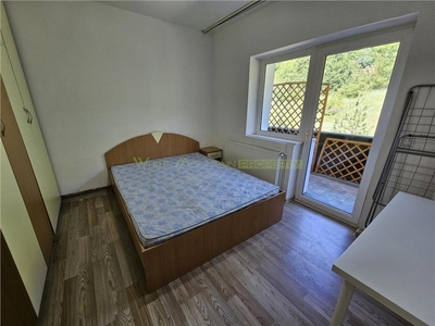 Apartament cu 3 camere de inchiriat in zona Racadau