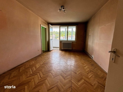 Apartament cu 3 camere in imobil izolat cu lift nou, pret negociabil!