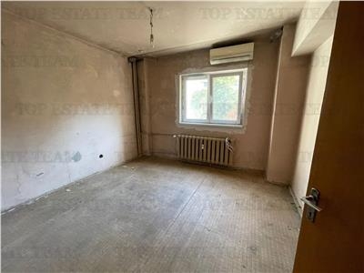 Apartament de vanzare 4 camere in zona Stefan cel Mare