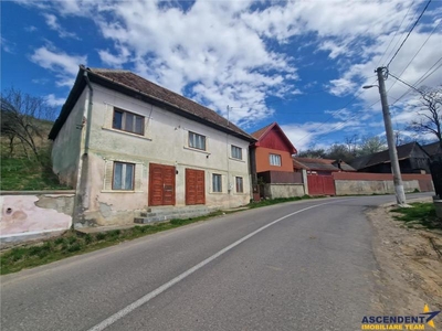 Casa traditional saseasca, in pitoareasca asezare Arini, Brasov