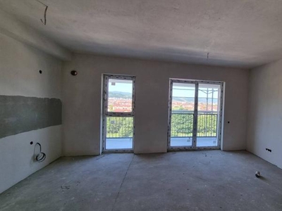 Vanzare apartament 3 camere semifinisat, Floresti!