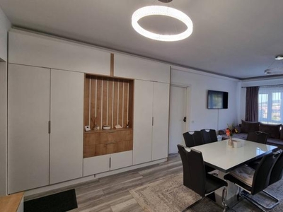 Vanzare apartament deosebit 3 camere zona Eroilor, Floresti!