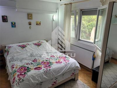 Apartament 2 camere, decomandat in zona Medicina Take Ionescu