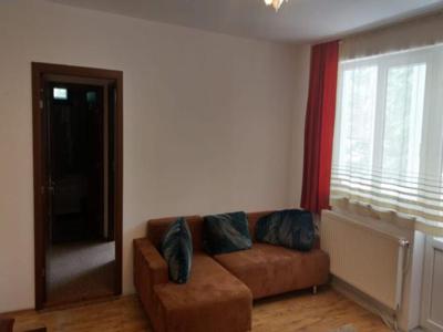 De inchiriat apartament cu 3 camere, zona strazii Baita