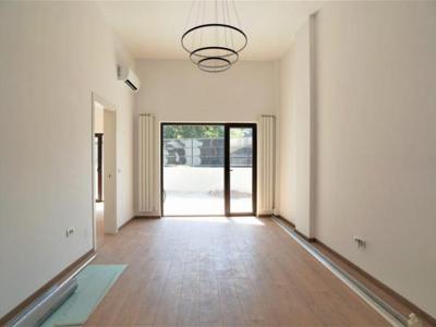 Apartament 3 camere Herastrau; curte 64mp