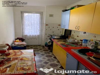 Apartament 2 camere semidecomandate, zona Unic