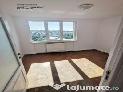 Apartament 3 camere, zona Calea Romanului