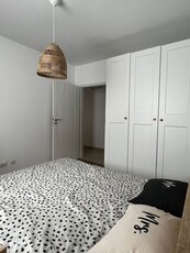 Apartament 10 min metrou, 2 camere plus balcon, centrala proprie.