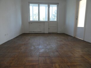 Apartament 2 camere etaj 3 Podgoria langa Scoala Generala nr. 5 bloc caramida, 58 mp