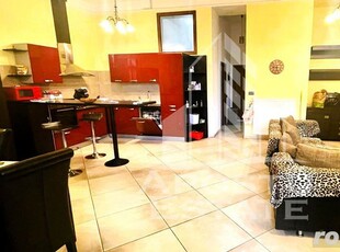 Apartament 3 camere, curte cu acces auto, ULTRACENTRAL