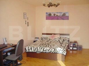 Apartament, 3 camere, decomandat, 70 mp, garaj, zona strazii Tasnad