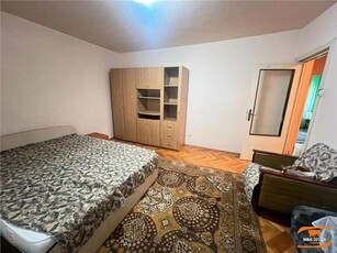 Apartament 3 camere decomandat, zona Girocului-Judetean