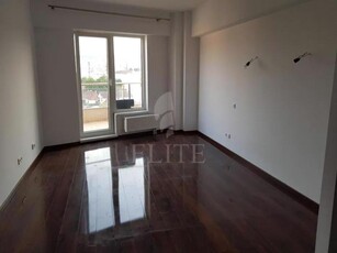 Apartament 3 camere in zona PLOPILOR