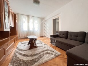 Apartament cu 2 camere, etajul 1, balcon, loc de parcare, zona central