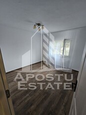 Apartament cu 2 camere, nemobilat, in zona Lipovei