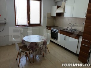 Apartament cu 3 camere, cu scare interioara, cu garaj si loc de parcare