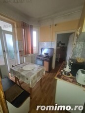 Apartament cu 3 camere de vânzare în Câmpina