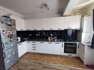 Apartament cu 3 camere de vanzare in zona Cetatea Fetei