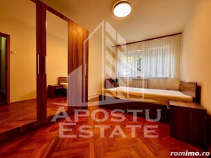 Apartament cu 3 camere, decomandat, in zona Sagului