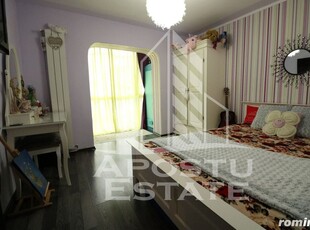 Apartament cu 3 camere, zona Lipovei