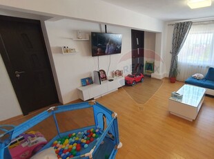 Apartament cu 4 camere str Unirea Principatelor