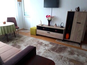 Apartament de 2 camere, 55 mp, 3 minute metrou, balcon, zona Romancierilor