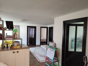 Apartament de închiriat 3 camere loc de parcare boxă