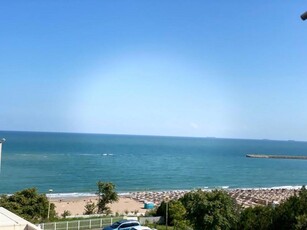 Apartament de inchiriat Constanta cu vedere frontala la mare