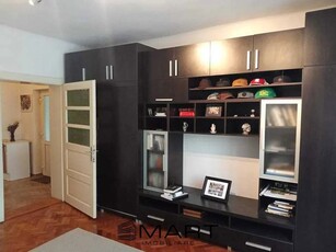 Apartament la casa si curte comuna cu loc de relaxare, zona Calea Dumbravii