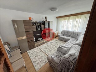 Apartament modern cu 3 camere de închiriat pe strada Sabinelor – Zon? Central?