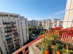 Apartament spatios 3 camere si priveliste in Grivitei