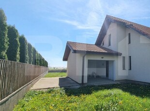 Casă Duplex Modernă și Spațioasă în Lazuri