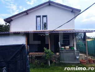 Casă individuală P+M, cu 4 camere, 137 mp, curte 679 mp, Malu Mare