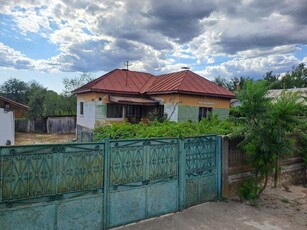 Casă locuibilă 4 camere în Brăneşti.