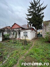 Casă Spațioasă, zona Cartierul Titulescu, 9 ari teren