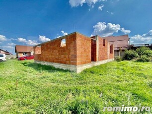 Casa 4 camere, 140 mp, parcare, zona Sanmihaiu Roman