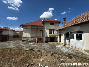 Casa, 4 camere, 645 mp teren, zona Centru - Alba Iulia