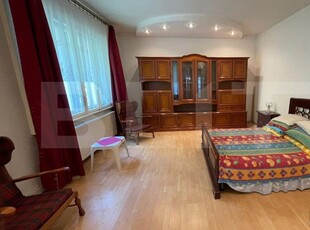 Casa 7 camere, P+M in zona Rebreanu-Spitalul Judetean!